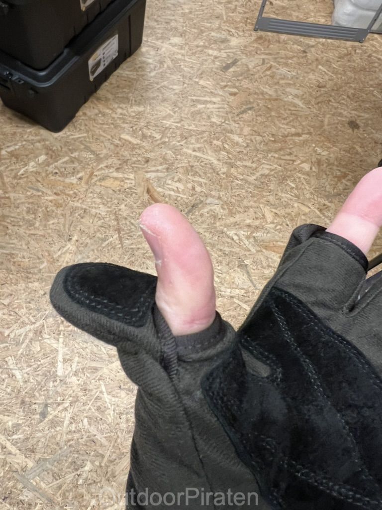 3235AAE4-AA7B-478B-A13E-239856228887_1_105_c