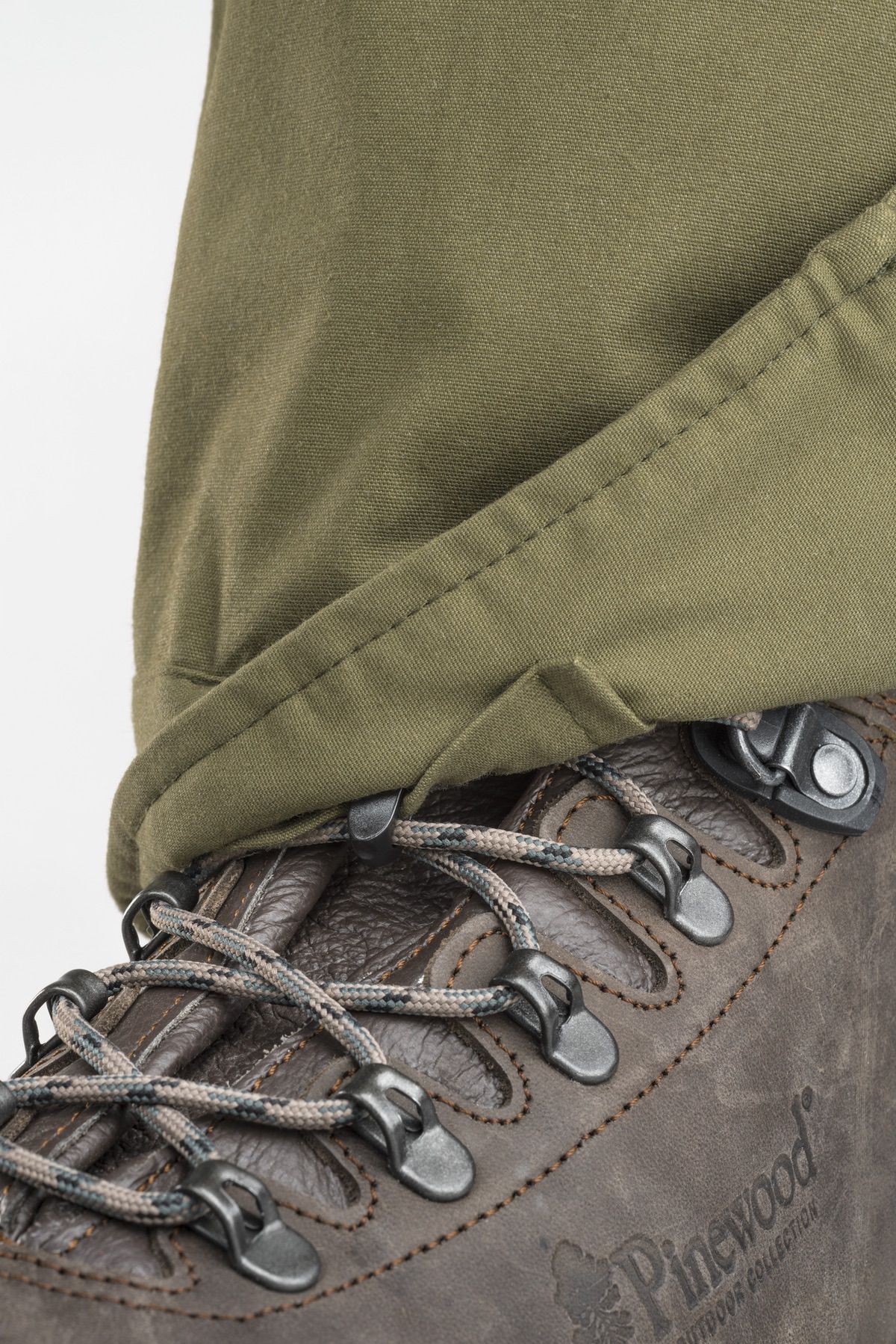 5302-723-20_Pinewood-Trousers-Finnveden-Hybrid-Extreme_Dark-Olive-Hunting-Olive-1834