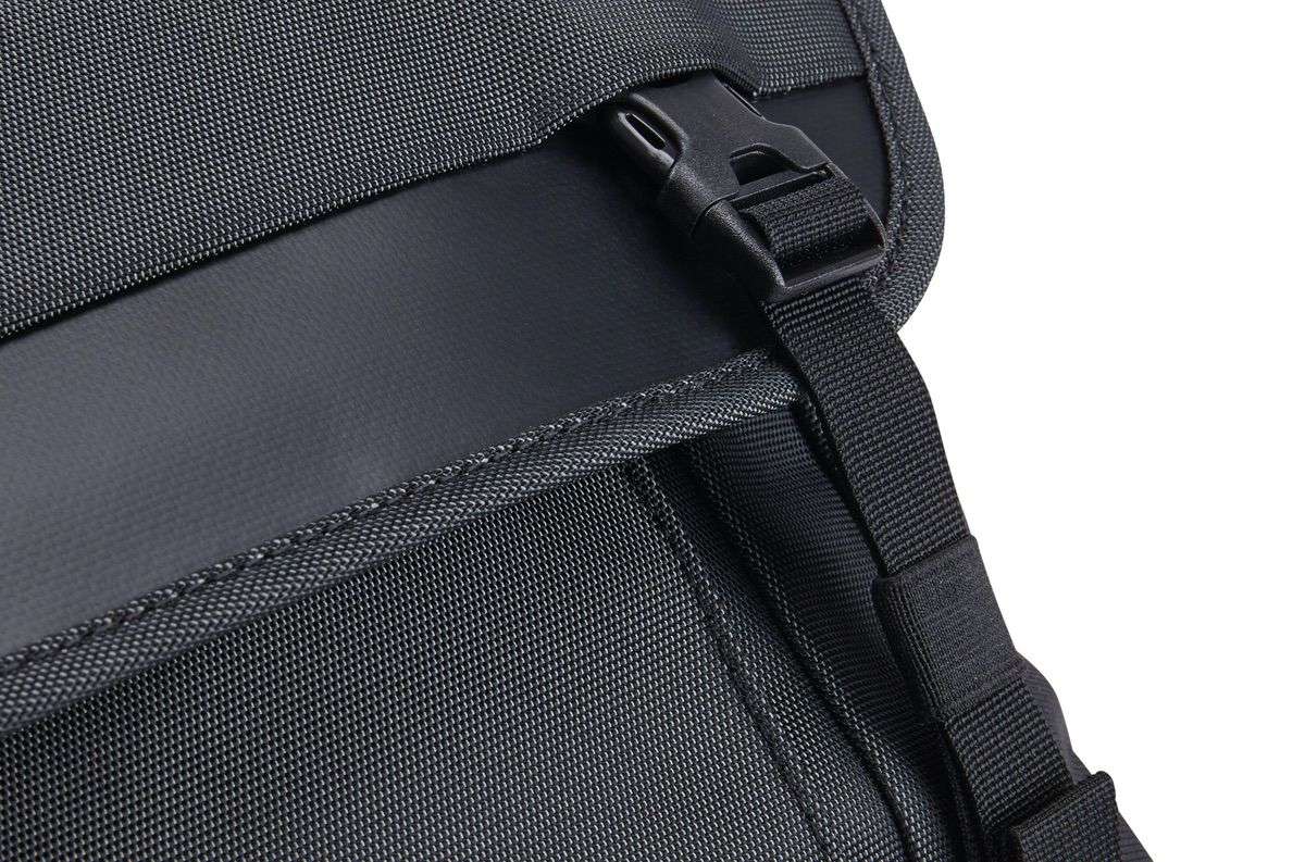 Thule covert small dslr messenger outlet